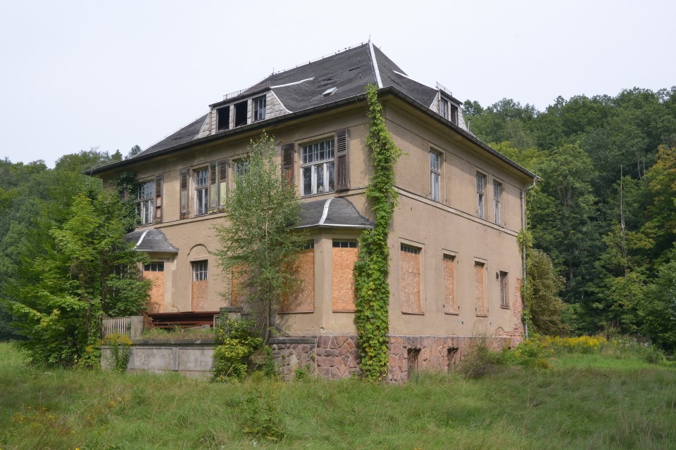 Ehemalige Kommandantenvilla wird abgerissen Statements Gedenkstätte
